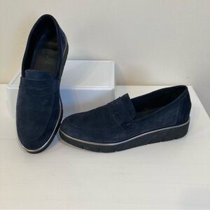 The FLEXX Harrow Wedge Penny Loafer Suede Navy Sz. 8 Womens Slip On Shoes